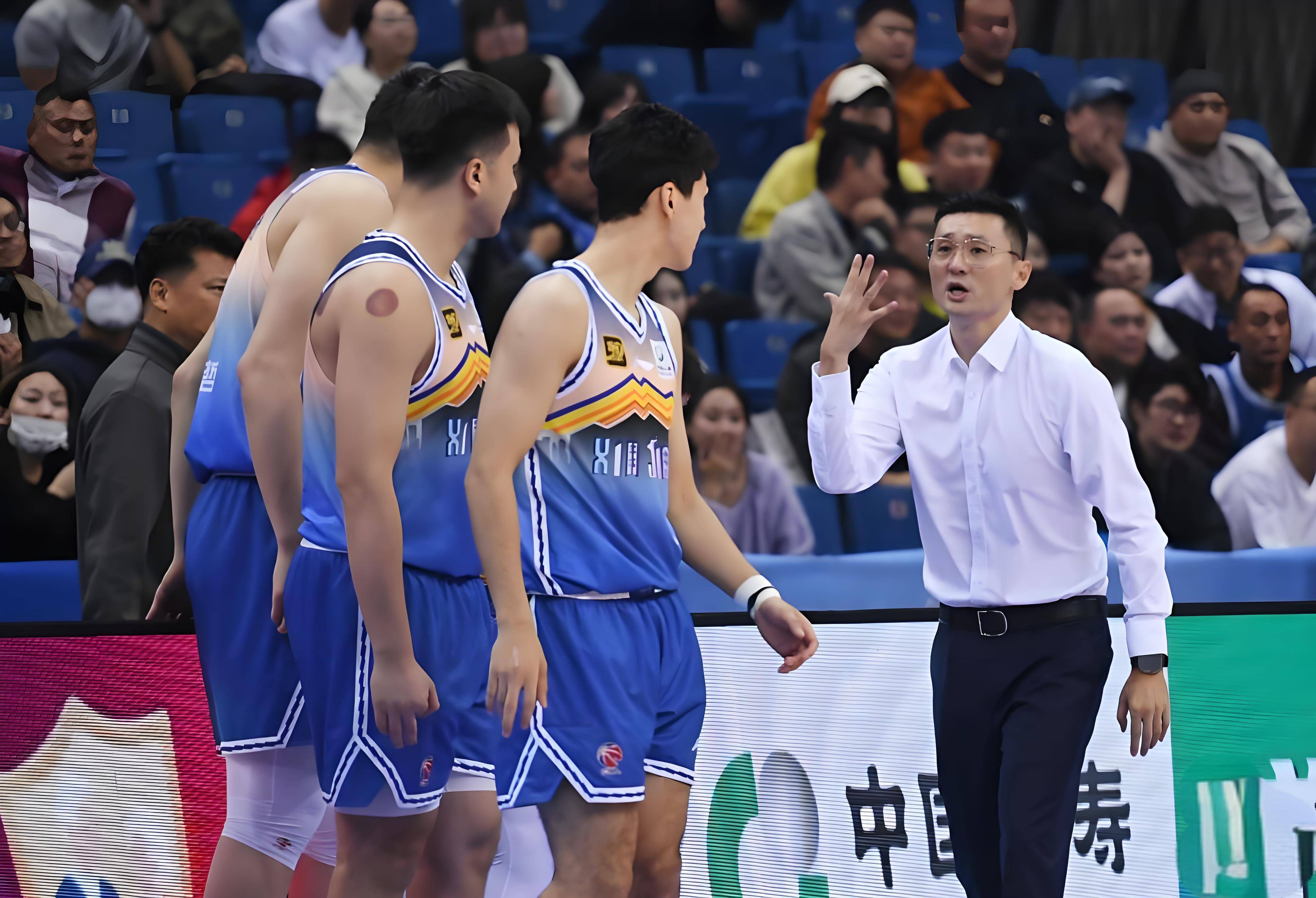 欧宝体育官网 -高温天气下比赛，球员体能考验增加