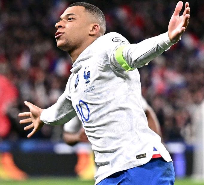 欧宝体育官网 -关于格列兹曼传射建功，AC米兰新星横空出世，场边球探频频记笔记的信息