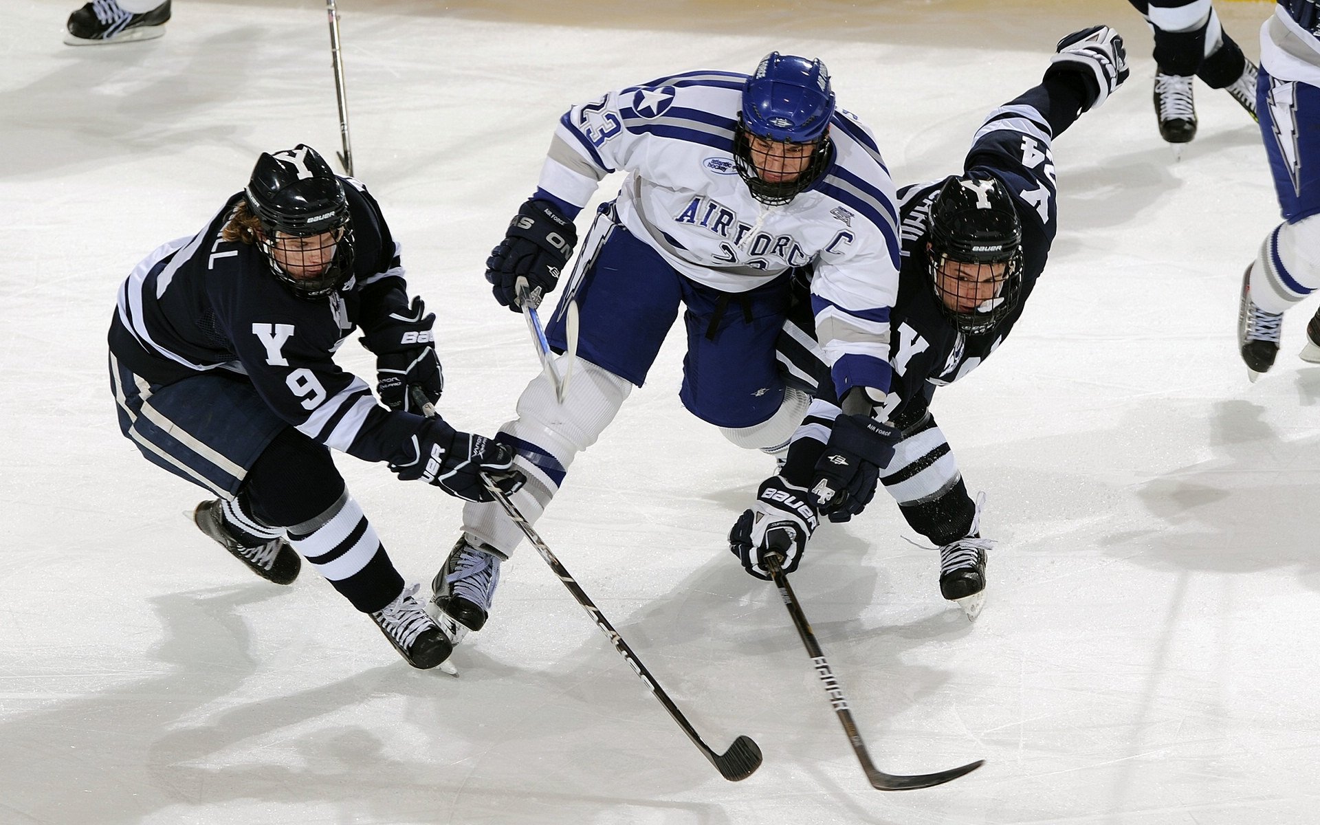 热刺首回合鏖战休斯顿火箭，欧文砍下10记关键球，全场沸腾
